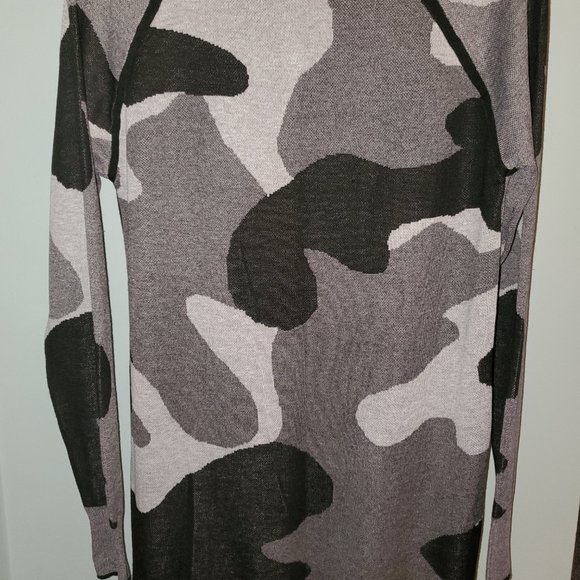Lysse Carolyn Maxed Out Camo Sweater Size Small - Picture 5 of 5